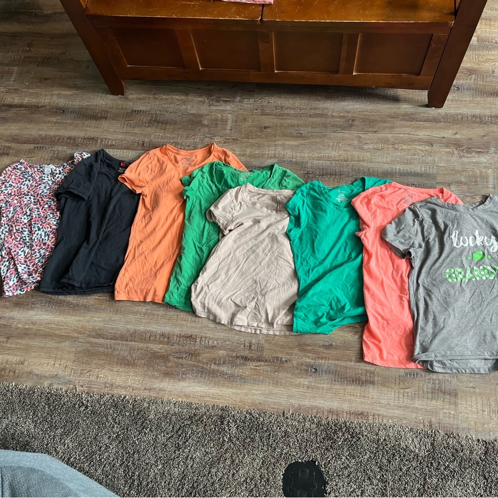 Lot of women’s t-shirts. Sizes range from small -large